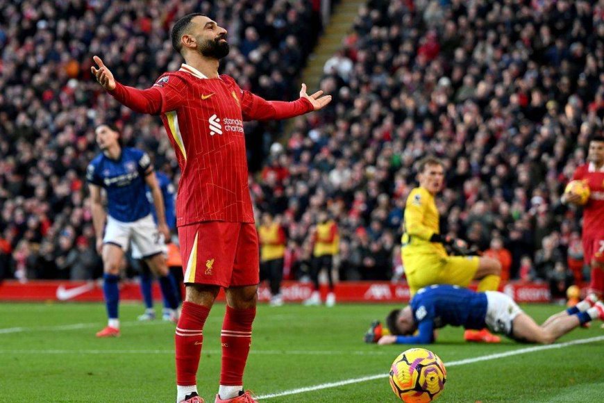 تغيير قواعد "الفيفا" يقرّب محمد صلاح من الهلال السعودي