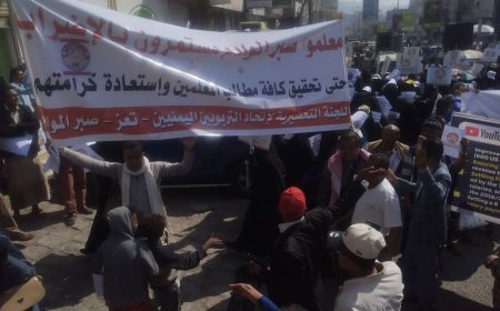 تعز .استمرار المظاهرات المنددة   بتردي الخدمات وتدهور الوضع المعيشي فيها.