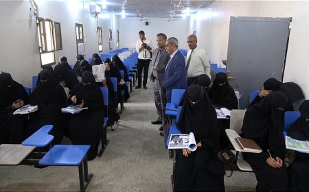 محافظ ابين يتفقد سير امتحانات الدور الثاني الفصل الأول ويترأس اجتماعا لمجلس الجامعة قدم فيه دعما بعشرة ملايين ريال