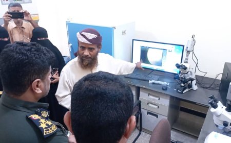 بعد تلقيه شكوى من  مركز ابحاث الكود الزراعي.. مدير عام أمن أبين يزور المركز