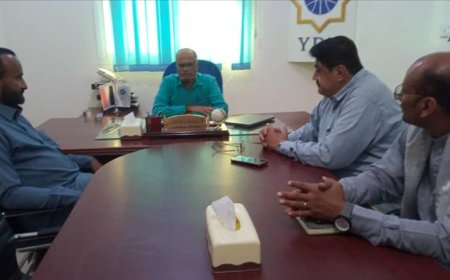 مدير عام مديرية وادي العين وحورة يلتقي مدير مكتب شبكة النماء اليمنية بوادي حضرموت