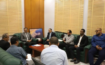 الأمين العام للمجلس المحلي بحضرموت يبحث مع وفد منظمة "كير" العالمية تنفيذ مشروع دعم الصيادين