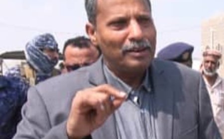 عاجل .. محافظ ابين يوفر قاطرة وقود إسعافية رابعة يتم تفريغها الآن في خزانات وقود محطات الكهرباء