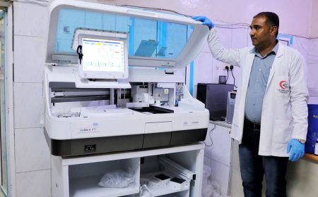 تعز.. المستشفى اليمني السويدي  يعزز خدماته المخبرية بجهاز Cobas e 411 المتطور