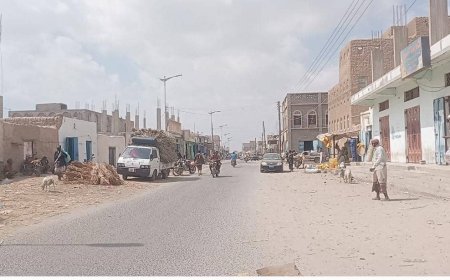 للشهر الثاني على التوالي .. مديرية احور تعيش في ظلام دامس