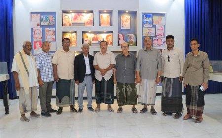 مدير عام الشحر يدشن فعاليات الذكرى الـ25 لرحيل الشاعر والملحن حسين المحضار