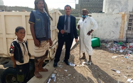 صندوق النظافة يقوم بنقل القمامة من مستشفى مديرية أحور  