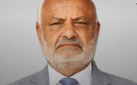مدير عام إعلام الحديدة يعزي محافظ المحافظة بوفاة والدته