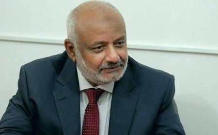 وكيل أول الحديدة يعزي محافظ المحافظة بوفاة والدته 