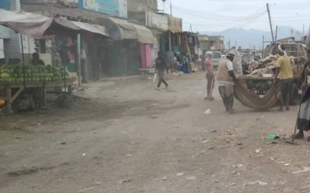الشيخ الهاظل يدشن حملة نظافة واسعة للسوق العام بمدينة شقرة بابين