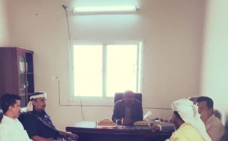مدير عام رضوم يستقبل اللجنة المكلفة بمتابعة تحصيل الموارد المالية في القطاع السمكي بالمديرية