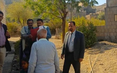 مدير عام أوقاف تعز يتفقد أراضي الوقف في الشمايتين