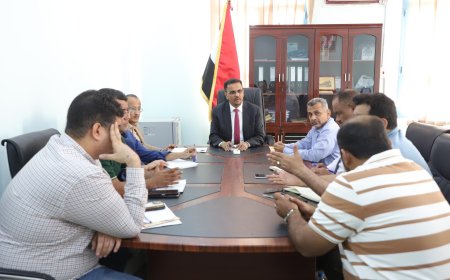 اجتماع برئاسة أمين عام محلي حضرموت يؤكد صعوبة المرحلة ويُشدد على اتخاذ خطة طوارئ لإدارة الأزمة للقطاعات الخدمية 