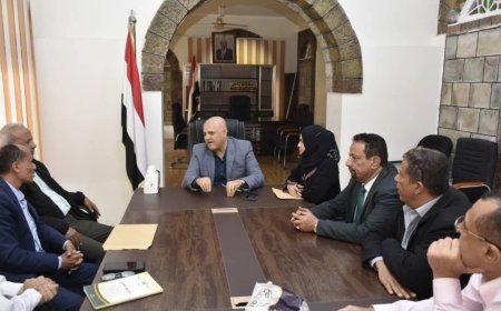 محافظ تعز يشدد على الحفاظ على أراضي الدولة وممتلكات الاوقاف بالمحافظة