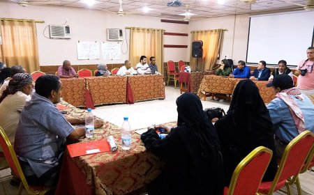 محافظ ابين يحضر الدورة التدريبية للجنة الاستشارية في المحافظة ويبارك الخطوات الجارية لتنفيذ المشاريع