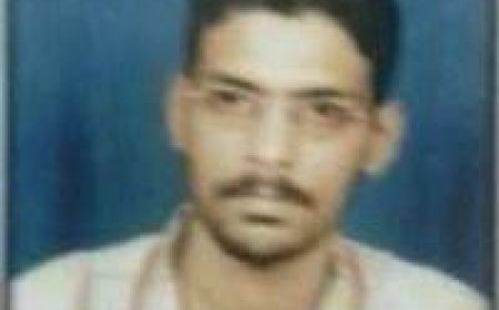 اثر تعرضه لوعكة صحية  الزميل الصحفي ماجد مهدي ينقل الى أحد مشافي العاصمة عدن