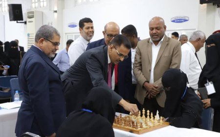 العمقي وخنبش يدشنان البطولات الرياضية ضمن فعاليات أسبوع الطالب الجامعي بجامعة حضرموت