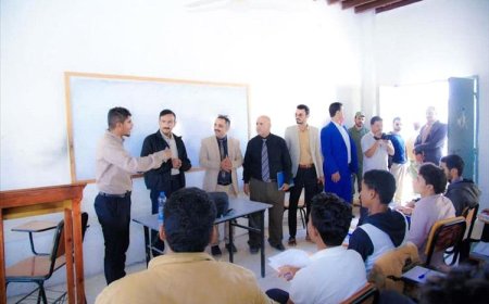 محافظ شبوة يطلع على سير الدراسة في كلية المجتمع