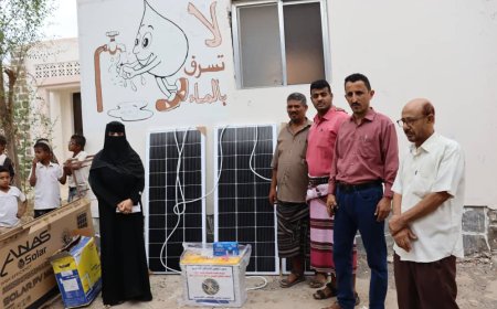 إنتقالي لحج يسلم مدرسة عباس الحسيني في تبن منظومة طاقة شمسية مع ملحقاتها 