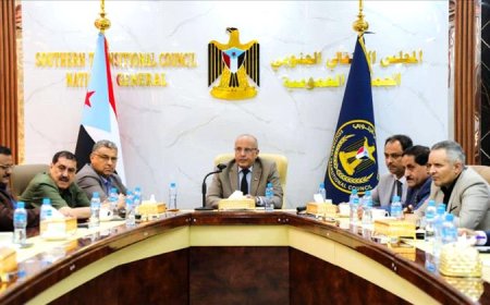 الكثيري يرأس اجتماعًا مشتركًا لقيادات من الانتقالي والسلطة المحلية والأمن لمناقشة قضايا عدن