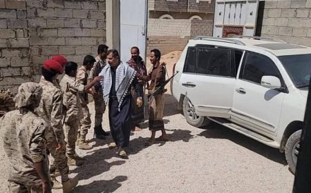 قائد محور عتق يزور الرقيب عبدالرحمن الدياني بعد عودته من العلاج