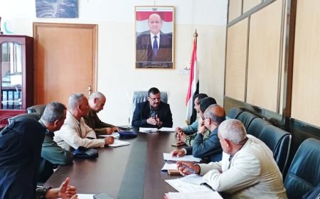 الوكيل جامل يناقش مع مدارء وأمن المديريات الخطة الأمنية لتعزير الأمن والاستقرار ضمن خطة العام 2025م 