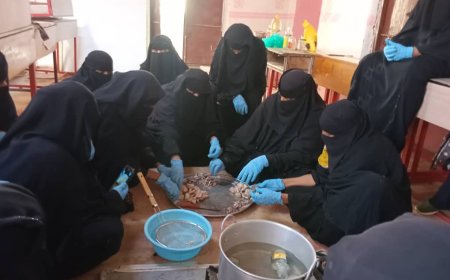 مؤسسة البركة للتنمية تقييم في مقرها  دورة تدريبية للنساء  في صناعة التونة  للنساء 