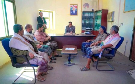 المحافظ بن الوزير يتفقد مكتب الزراعة والري ويناقش آلية دعم المزارعين