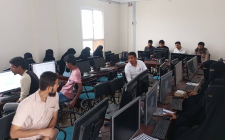 تدشين الدورة التدريبية في برنامج اكسترا للمحاسبة والإدارة لطلاب كلية الإدارة والإقتصاد جامعة أبين