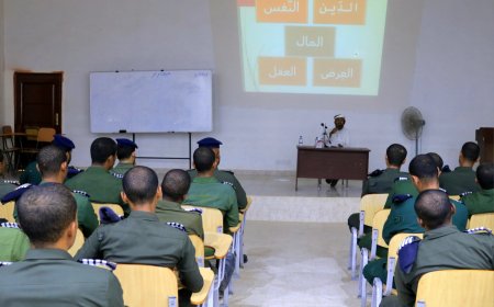 كلية الشرطة حضرموت تُنظِّم محاضرة حول دور القيم والأخلاق في بناء ضابط الأمن المُثالي