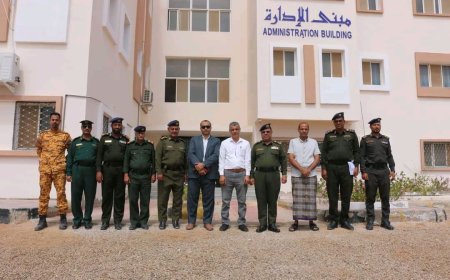 مدير عام مديرية غيل باوزير يزور كلية الشرطة حضرموت لتعزيز التعاون والشراكة