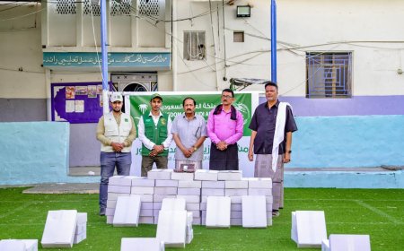 مركز الملك سلمان يوزع أكثر من 3 ألف كرتون تمر في ساحل حضرموت مع قرب حلول شهر رمضان المبارك