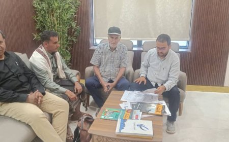 مدير شركة أولاد صلاح للمقاولات يلتقي لجنة مبادرة ردم الحفر طريق ( جعار- الحصن- باتيس) 