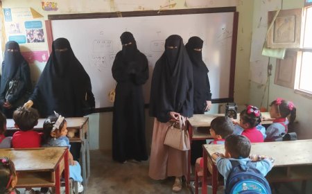 مديرة رياض الأطفال بمكتب التربية أبين تنفذ زيارة تفقدية لروضة الخاملة بمديرية خنفر