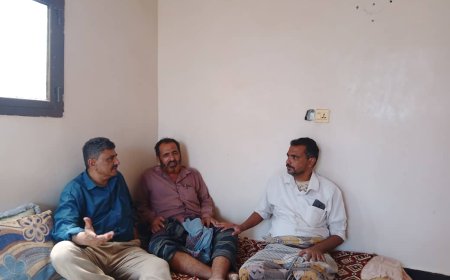 القائم بأعمال رئيس منسقية جامعة أبين يزور مدير القسم الاعلامي في انتقالي زنجبار للاطمئنان على صحته