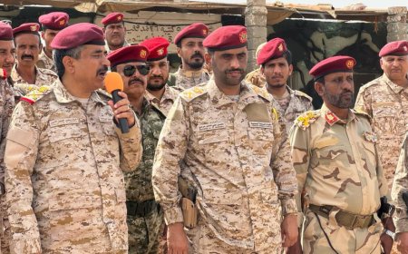 رئيس هيئة العمليات يتفقد عدد من الوحدات العسكرية في محور الغيضة