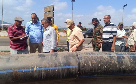 رغم الصعوبات الكبيرة : جهود مكثفة لتنفيذ مشروع تأهيل خط الصرف الصحي المعلا- ساحل أبين