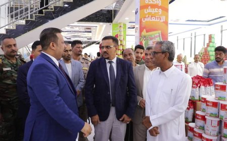 تزامناً مع اقتراب حلول شهر رمضان وفي خطوة نحو تعزيز النشاط الإقتصادي.. أمين عام محلي حضرموت يدشن المعرض الدائم بالمؤسسة الاقتصادية اليمنية بالمكلا