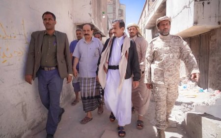 المحافظ بن الوزير خلال جولة تفقدية يؤكد أهمية الحفاظ على التخطيط الحضري لمدينة عتق