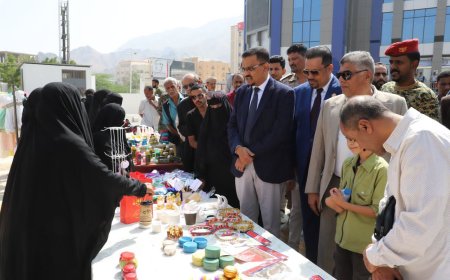 الأمين العام لمحلي حضرموت والعميد السعيدي يدشنان المعرض الدائم بالمؤسسة الاقتصادية اليمنية بالمكلا