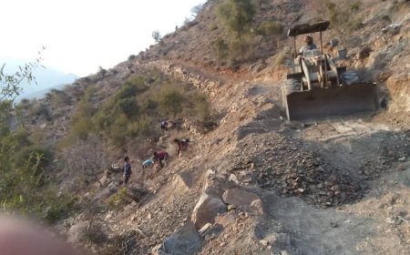 أهالي قرى عبر أعمور بمديرية الأزارق وجحاف محافظة الضالع يتنفسون الصعداء بعد حصار طويل من دون طريق