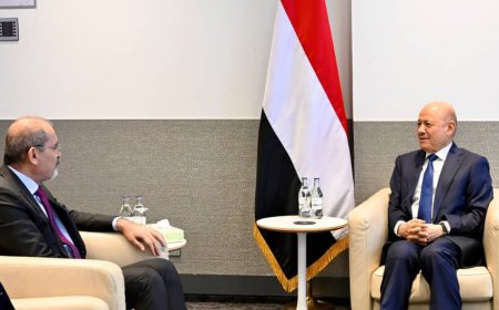 رئيس مجلس القيادة يبحث مع رئيس الوزراء الهولندي التعاون الثنائي في المجالات الخدمية