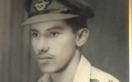 وكيل جهاز الامن القومي الخضر يعزي ال العمري في وفاة اللواء طيار سالم العمري