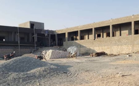 مدير عام الدائرة الفنية بشبوة يتفقد مستوى الإنجاز بمدرسة عين بامعبد للتعليم الأساسي برضوم