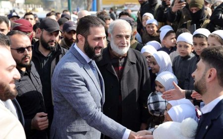 وسط استقبال حاشد الشرع يزور اللاذقية بعد إدلب و حلب للمرة الأولى