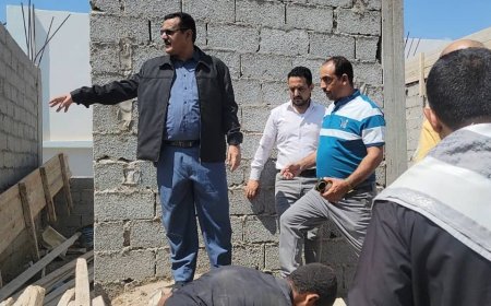 بعد تعثر دام ( 15 ) عاماً.. مدير عام المنصورة يدشن استئناف بناء ( 5 ) غرف إضافية بمجمع حاشد الصحي