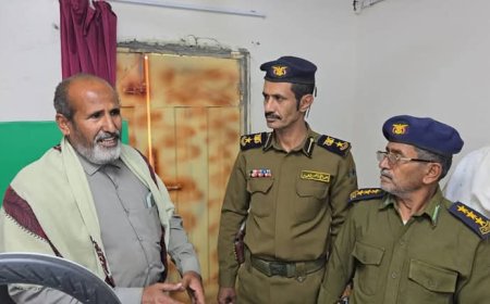 المقدم بن فهيد والأمين العام كردة يدشنان صرف البطاقة الذكية في مديرية عسيلان