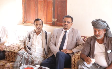 الأمين العام لمحلي حضرموت يطمئن على صحة الشيخ صالح سعيد العدلي
