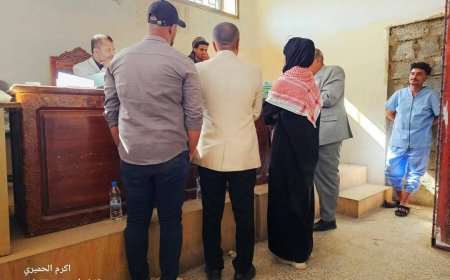 تعز.. عقد اولى جلسات محاكمة قاتل والد غدير الشرعبي  .. المتهم خارج القفص والمحكمة تعلن المتهم الثاني