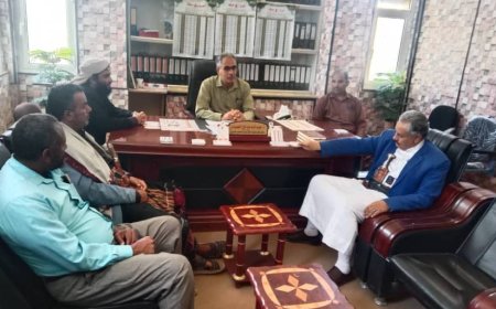 مدير عام عتق ونائب مدير أوقاف المحافظة يدشنان إمساكيات شهر رمضان بخمسة آلاف نسخة